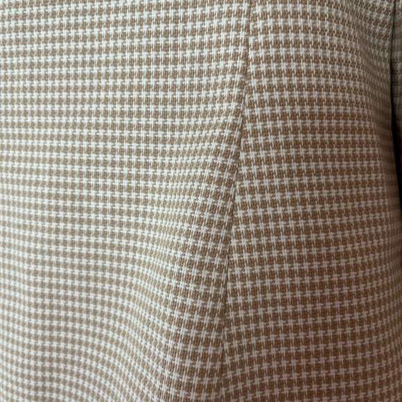 Ann Taylor beautiful Petite Blazer for Women. - Picture 6 of 16